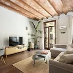 New Charming & Cozy Gem Central Location