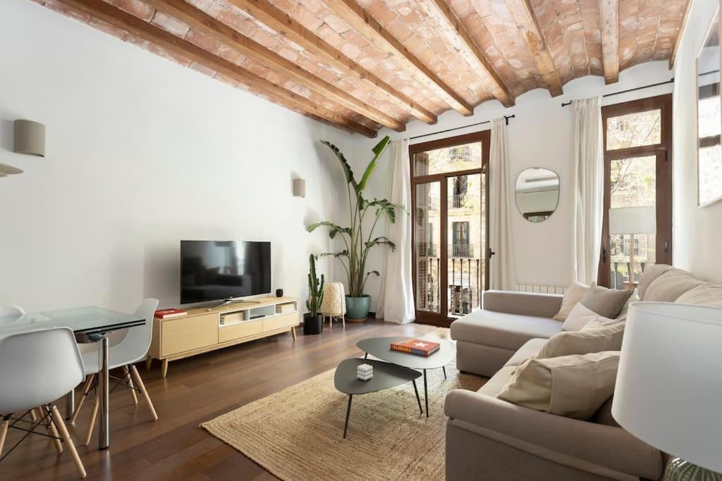 New Charming & Cozy Gem Central Location Apartment *